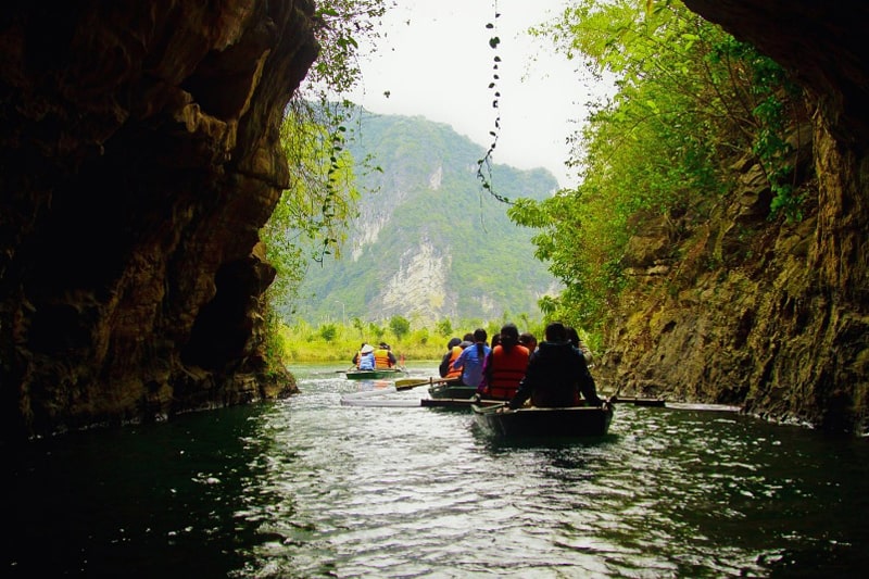 Boat trip in Trang An